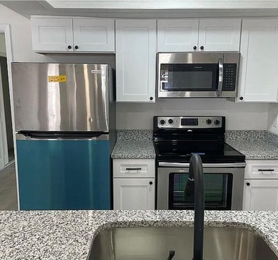 Welcome to your new home located in a quiet and desirable area - photo 4