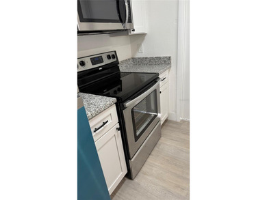 Welcome to your new home located in a quiet and desirable area - photo 5