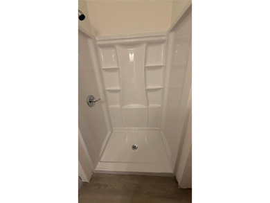 Welcome to your new home located in a quiet and desirable area - photo 8