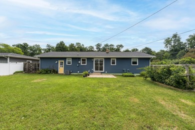 Step into this beautifully refreshed 3-bedroom, 1.5-bath ranch - photo 21