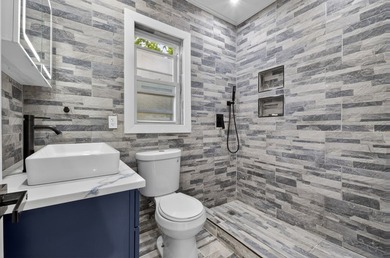 This newly renovated single-family home in the Bayside area - photo 21