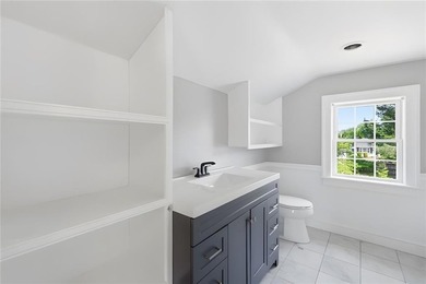 Welcome to 5 Thayer Pl-a beautifully maintained Cape-Style home - photo 25