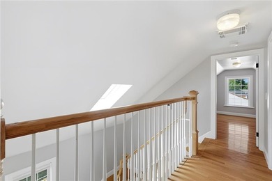 Welcome to 5 Thayer Pl-a beautifully maintained Cape-Style home - photo 31