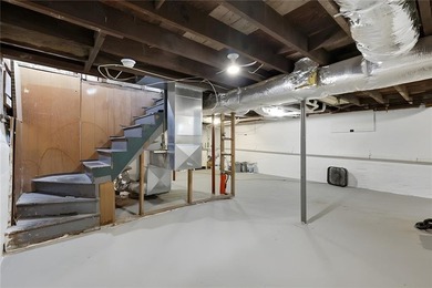 Welcome to 5 Thayer Pl-a beautifully maintained Cape-Style home - photo 32