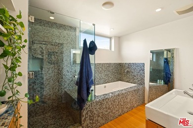 A rare opportunity to own a true piece of Venice history, 120 & - photo 10