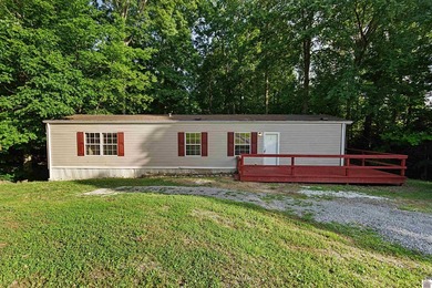 Space, privacy, and an unbeatable location! This 2-3 bedroom - photo 1