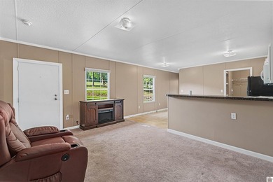 Space, privacy, and an unbeatable location! This 2-3 bedroom - photo 3