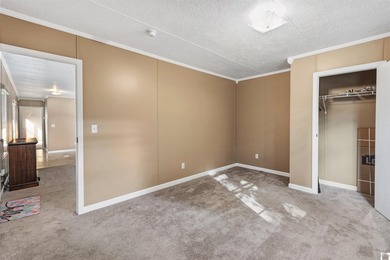 Space, privacy, and an unbeatable location! This 2-3 bedroom - photo 5