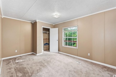 Space, privacy, and an unbeatable location! This 2-3 bedroom - photo 6