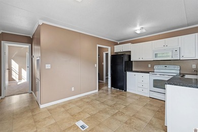 Space, privacy, and an unbeatable location! This 2-3 bedroom - photo 8