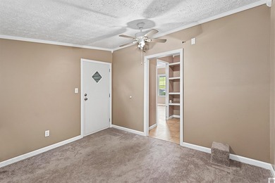 Space, privacy, and an unbeatable location! This 2-3 bedroom - photo 10