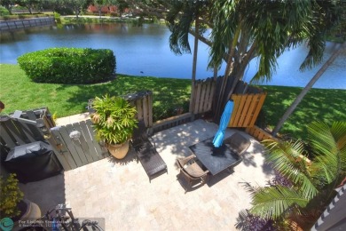 Lake Townhome/Townhouse For Sale in Plantation, Florida
