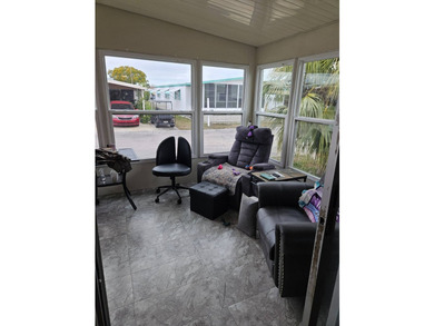 Beautifully Renovated 2/2 in Club Wildwood - Move In Ready and - photo 4