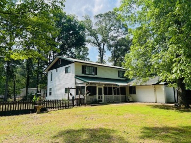 Spacious home located one block from Toledo Bend Lake.  - Lake Home For Sale in Hemphill, Texas
