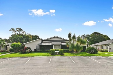 Welcome to this thoughtfully designed townhouse in Lakeside - photo 2