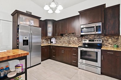 Welcome to this thoughtfully designed townhouse in Lakeside - photo 8