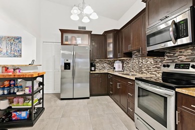 Welcome to this thoughtfully designed townhouse in Lakeside - photo 9