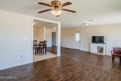 Charming 3-bedroom, 2-bath home offering 1,416 sq ft of - photo 9
