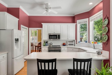 Welcome to this stunning Charleston-style traditional home - photo 12