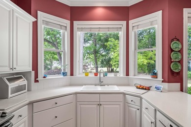 Welcome to this stunning Charleston-style traditional home - photo 13
