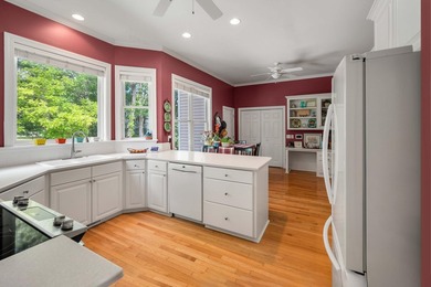 Welcome to this stunning Charleston-style traditional home - photo 14