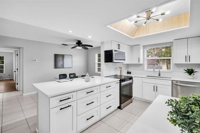 Fully updated 2-bedroom, 2-bath villa with attached garage - photo 14
