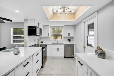 Fully updated 2-bedroom, 2-bath villa with attached garage - photo 16