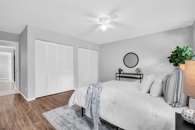 Fully updated 2-bedroom, 2-bath villa with attached garage - photo 20