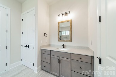Beautiful new custom home in the Irish Creek Country Club - photo 26