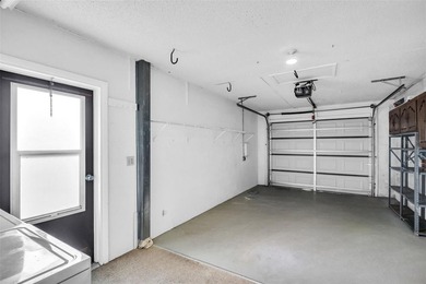 Fully updated 2-bedroom, 2-bath villa with attached garage - photo 29