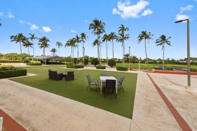 Mediterranean-style 3-bedroom, 2-bath, 1-car garage villa in St - photo 38