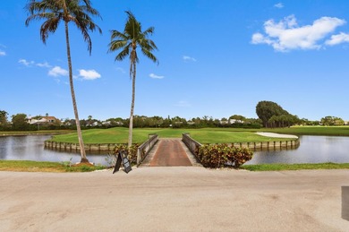 Mediterranean-style 3-bedroom, 2-bath, 1-car garage villa in St - photo 39