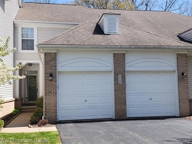 Rare opportunity to be a part of the coveted golf community in - photo 2