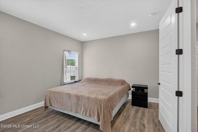 With new construction going up all around Savannah Estates, it - photo 23