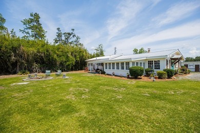 Tucked away on the shores of beautiful Long Pond, this adorable - photo 32