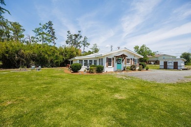 Tucked away on the shores of beautiful Long Pond, this adorable - photo 34