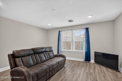 With new construction going up all around Savannah Estates, it - photo 35