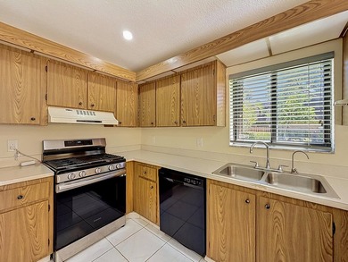 RARE 3BR/2.5BA WITH PREMIUM PRIVACY! CLEAN, WELL-MAINTAINED & - photo 17