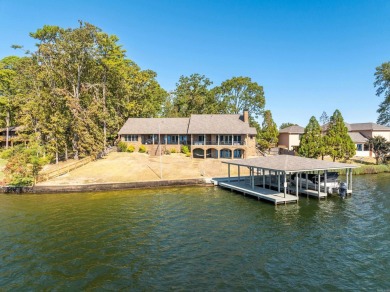 Lake Hamilton Home For Sale in Hot Springs Arkansas