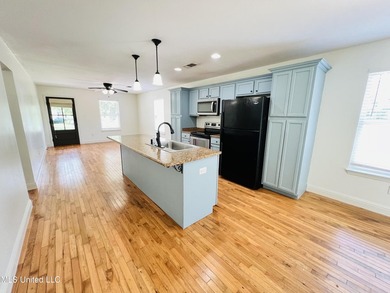 Well-maintained 3-bedroom, 2-bath home located on beautiful Jeff - photo 2