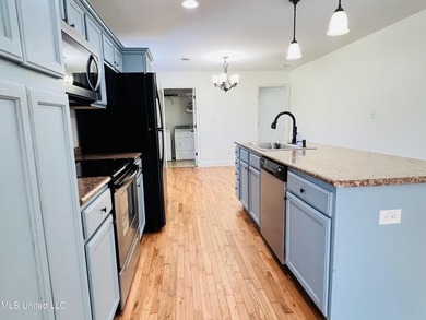 Well-maintained 3-bedroom, 2-bath home located on beautiful Jeff - photo 3