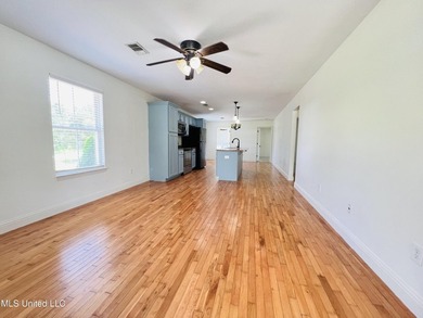 Well-maintained 3-bedroom, 2-bath home located on beautiful Jeff - photo 4