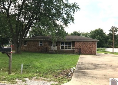 Great 4 bedroom 3 bath brick home in Ledbetter on nice level .67 - photo 4