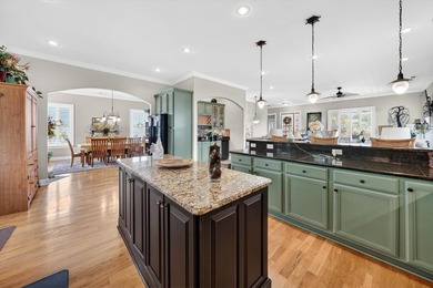PRICE REDUCED!!! This exceptional custom-built residence - photo 12