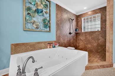 PRICE REDUCED!!! This exceptional custom-built residence - photo 19