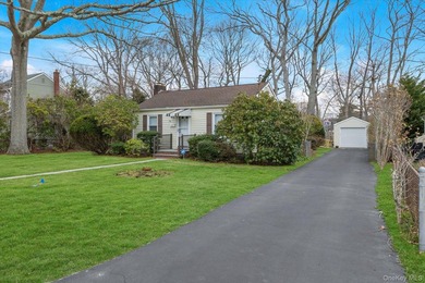 Experience the quintessential Bellport lifestyle in this - photo 20