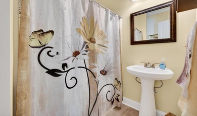 PRICE REDUCED!!! This exceptional custom-built residence - photo 26