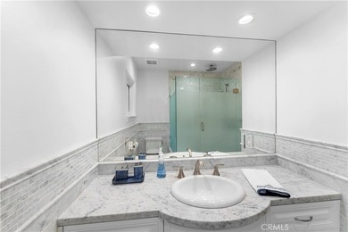 Gorgeous throughout, with a spectacular view - this 2 bedroom 2 - photo 27