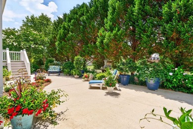 PRICE REDUCED!!! This exceptional custom-built residence - photo 39