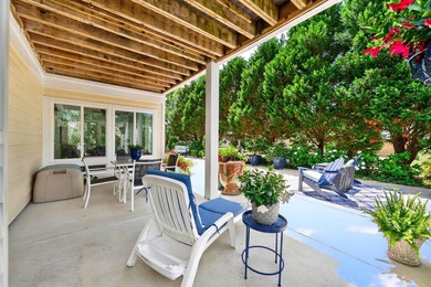 PRICE REDUCED!!! This exceptional custom-built residence - photo 40